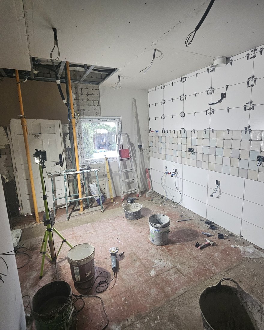 Reforma de cocina en Collado Villalba — en obra, alicatado y electricidad