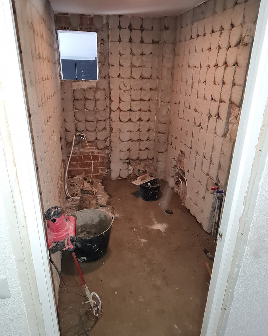 Reforma de baño en Collado Villalba — antes, en obra de derribo